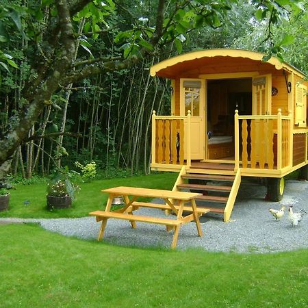 Les Roulottes De Saint-Sulpice Guest House ภายนอก รูปภาพ