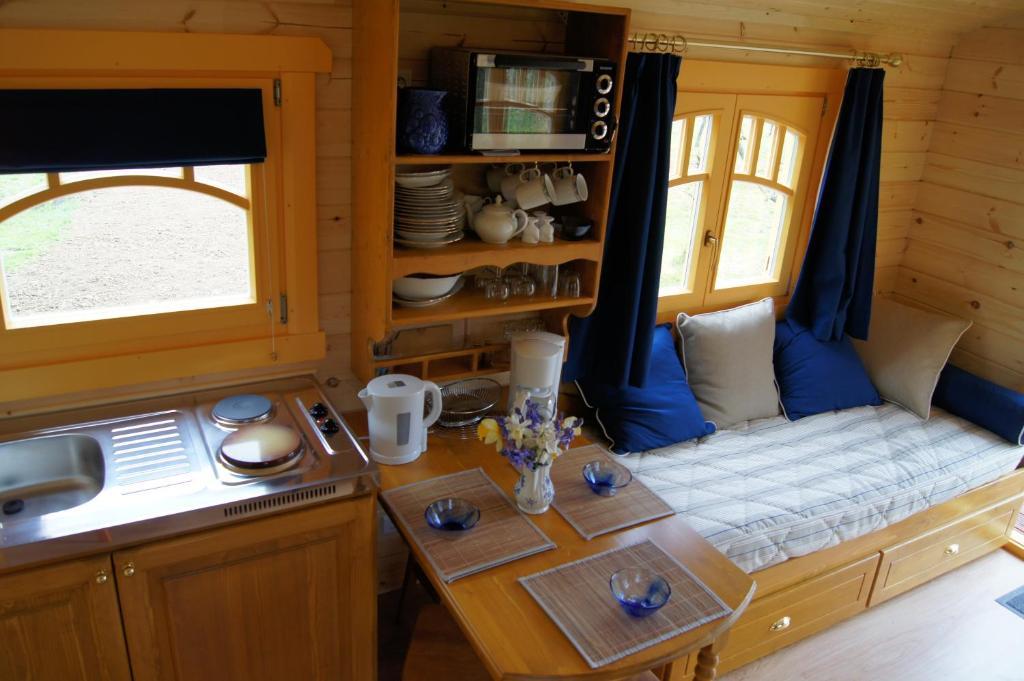 Les Roulottes De Saint-Sulpice Guest House ห้อง รูปภาพ