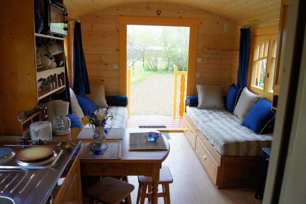 Les Roulottes De Saint-Sulpice Guest House ห้อง รูปภาพ