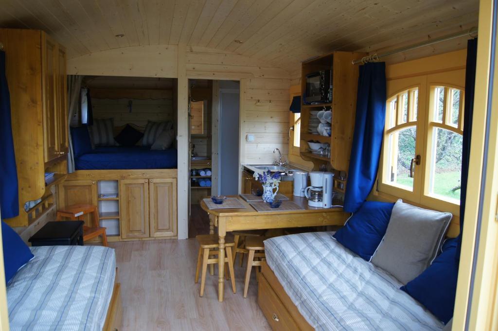 Les Roulottes De Saint-Sulpice Guest House ห้อง รูปภาพ